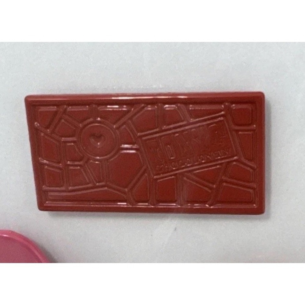 CJ Hendry Tonys Chocolonely Valentony Shop 6 Pins Chocolate Flower Heart - Picture 2 of 5